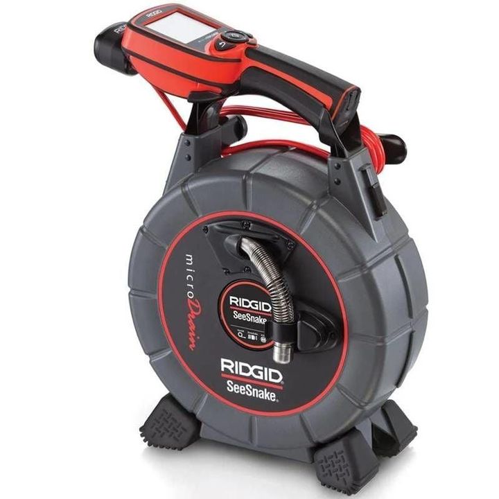 Enrouleur Ridgid SeeSnake microDrain avec son écran monté sur le dessus